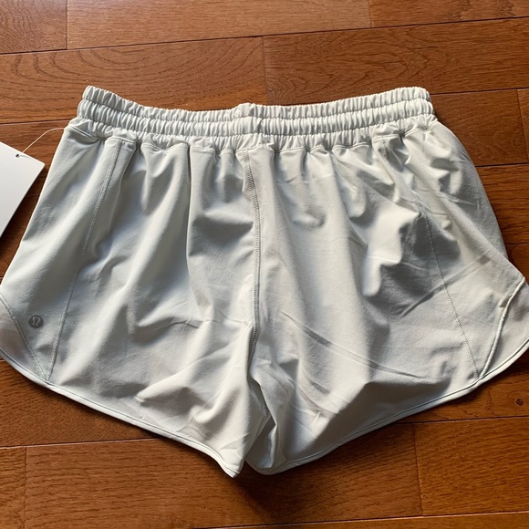 🍋LULULEMON HOTTY HOT SHORTS 4”-OCEAN AIR, 10 - Picture 6 of 10